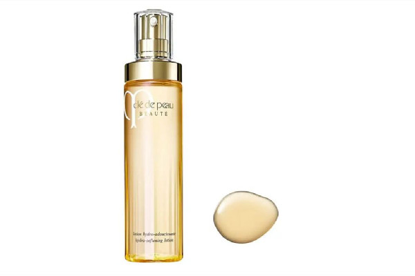 保濕水和精華水有什么區(qū)別 保濕水是晚上還是白天用 保濕水和精華水有什么區(qū)別 保濕水是晚上還是白天用