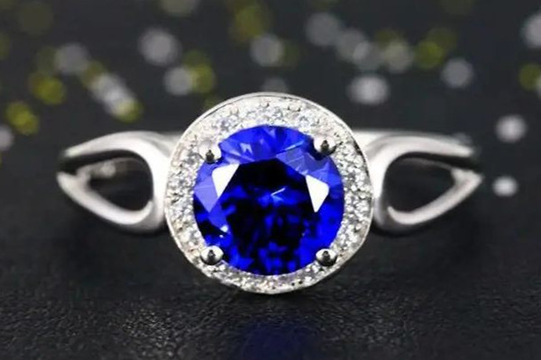 藍(lán)寶石怎么鑒別真假 藍(lán)寶石怎么看好壞 藍(lán)寶石怎么鑒別真假 藍(lán)寶石怎么看好壞