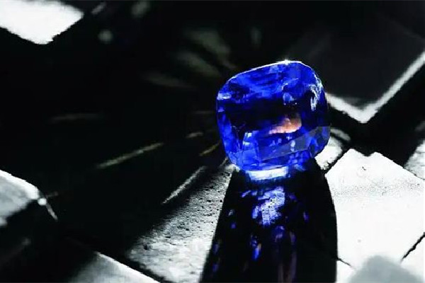 藍(lán)寶石適合什么屬相戴 藍(lán)寶石佩戴禁忌 藍(lán)寶石適合什么屬相戴 藍(lán)寶石佩戴禁忌