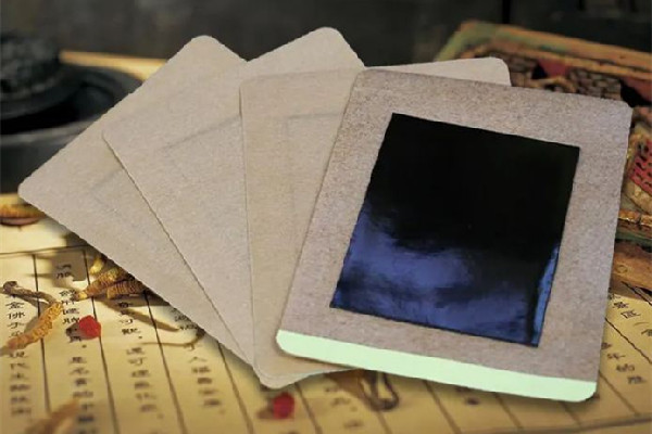 貼膏藥后能洗澡嗎 貼膏藥后是不是不能沾水 貼膏藥后能洗澡嗎 貼膏藥后是不是不能沾水