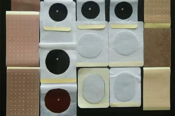 黑膏藥的功效和作用 黑膏藥對(duì)人體有害嗎 黑膏藥的功效和作用 黑膏藥對(duì)人體有害嗎