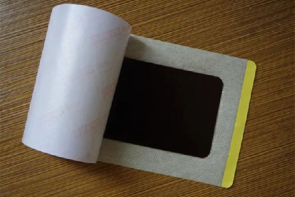 貼膏藥火辣辣的正常嗎 貼膏藥感覺熱熱的是起作用了嗎 貼膏藥火辣辣的正常嗎 貼膏藥感覺熱熱的是起作用了嗎