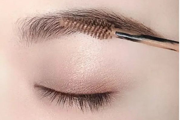 刮眉毛后青青的怎么辦 刮眉毛為什么會(huì)疼 刮眉毛后青青的怎么辦 刮眉毛為什么會(huì)疼