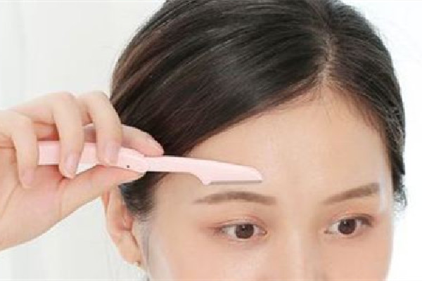 刮眉毛不小心刮破皮了怎么辦 刮眉毛刮出血幾天會好 刮眉毛不小心刮破皮了怎么辦 刮眉毛刮出血幾天會好