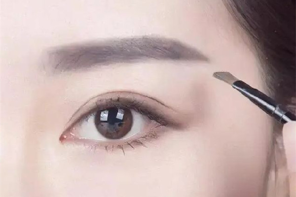 畫眉毛用什么顏色好看 畫眉毛可以用水洗嗎 畫眉毛用什么顏色好看 畫眉毛可以用水洗嗎