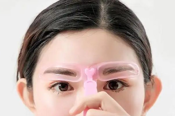 刮眉毛后有點(diǎn)痛怎么辦 刮眉毛后怎么護(hù)理 刮眉毛后有點(diǎn)痛怎么辦 刮眉毛后怎么護(hù)理