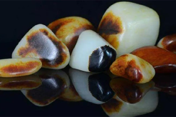 和田玉要看哪幾個(gè)方面 和田玉買什么料好 和田玉要看哪幾個(gè)方面 和田玉買什么料好