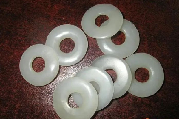 和田玉會(huì)不會(huì)越戴越透明 和田玉戴久了會(huì)有變化嗎