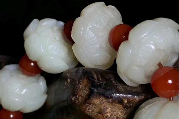 和田玉有幾種顏色 和田玉有綠色的嗎 和田玉有幾種顏色 和田玉有綠色的嗎