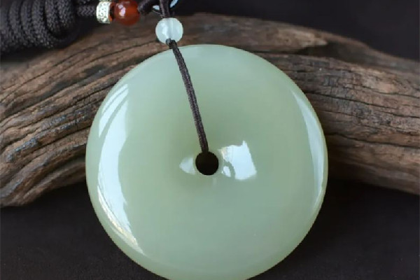 和田玉可以用紫光燈鑒別嗎 和田玉用紫光燈如何鑒別 和田玉可以用紫光燈鑒別嗎 和田玉用紫光燈如何鑒別