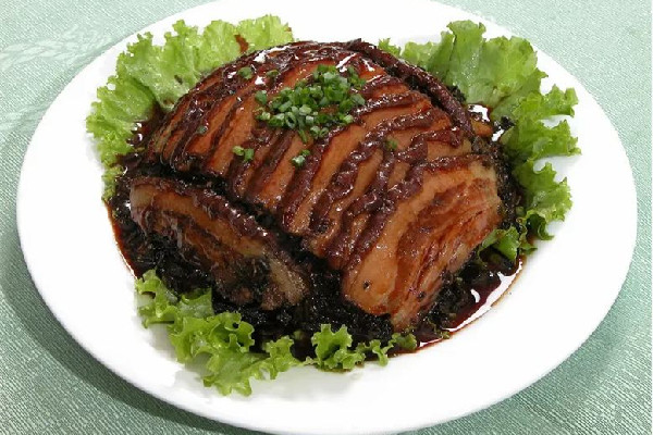 梅菜扣肉蒸的時(shí)候需要用保鮮膜嗎 梅菜扣肉蒸的時(shí)候需要扣盤(pán)嗎