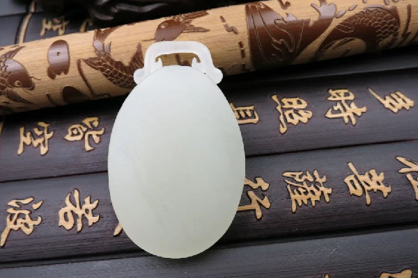 和田玉不戴時(shí)如何保養(yǎng) 和田玉戴在手上有涼涼的感覺(jué)嗎