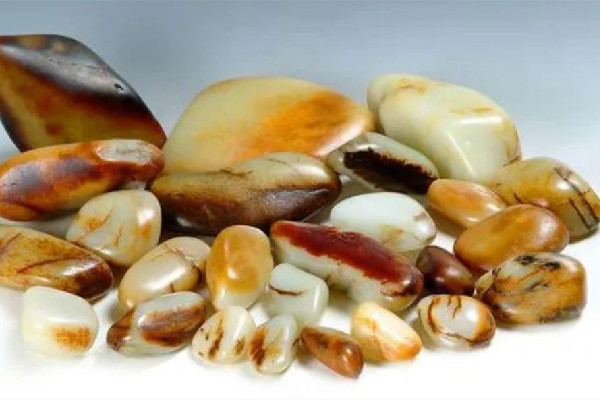 和田玉要怎么養(yǎng)才能透徹 和田玉要泡水嗎 和田玉要怎么養(yǎng)才能透徹 和田玉要泡水嗎