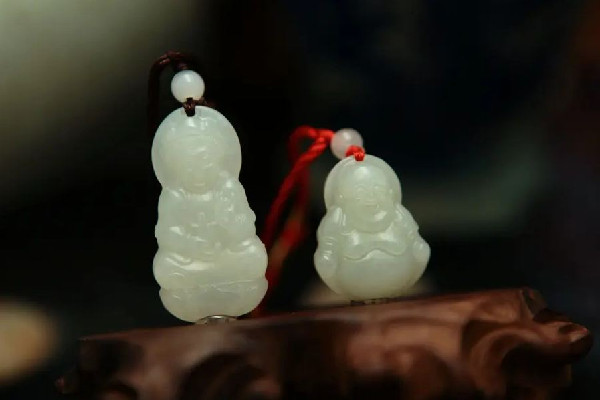 和田玉要看哪幾個(gè)方面 和田玉買什么料好 和田玉要看哪幾個(gè)方面 和田玉買什么料好