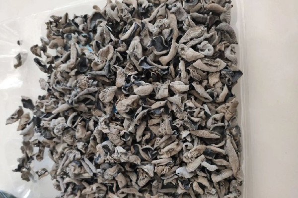 干木耳上面的白色粉末是什么 干木耳什么情況下不能吃 干木耳上面的白色粉末是什么 干木耳什么情況下不能吃