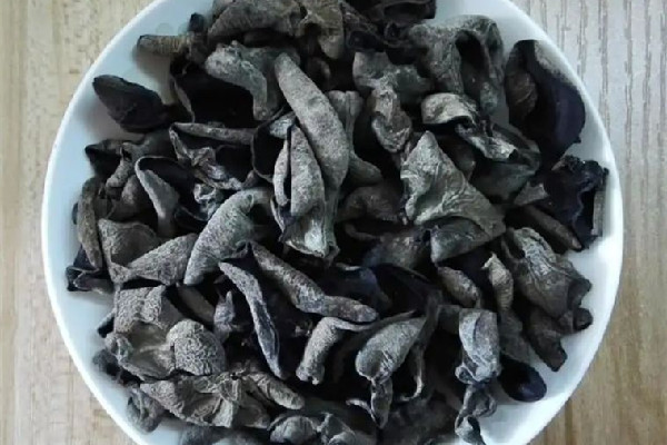干木耳有霉味還能吃嗎 干木耳有刺鼻的味道怎么回事 干木耳有霉味還能吃嗎 干木耳有刺鼻的味道怎么回事