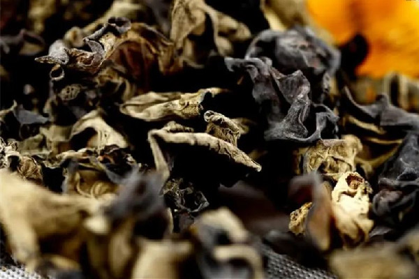 干木耳上面的白色粉末是什么 干木耳什么情況下不能吃 干木耳上面的白色粉末是什么 干木耳什么情況下不能吃