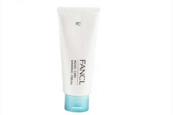 洗面奶是有泡沫的好還是沒泡沫的好 洗面奶含有什么成分不好 洗面奶是有泡沫的好還是沒泡沫的好 洗面奶含有什么成分不好