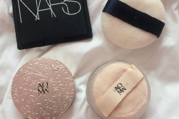 定妝粉有滑石粉安全嗎 定妝粉買貴的還是便宜的 定妝粉有滑石粉安全嗎 定妝粉買貴的還是便宜的