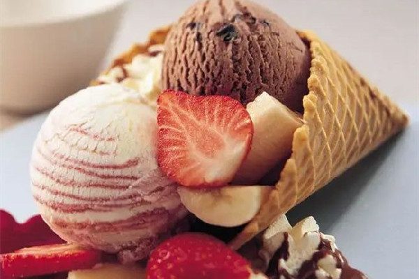冰淇淋是哪個國家發(fā)明的 冰淇淋屬于甜品嗎 冰淇淋是哪個國家發(fā)明的 冰淇淋屬于甜品嗎