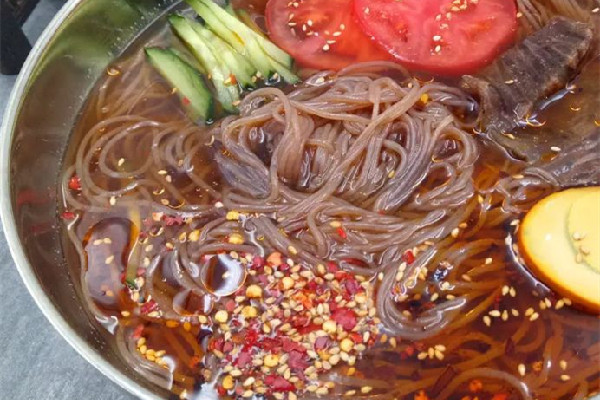 冷面怎么煮不粘 冷面煮出來黏怎么回事 冷面怎么煮不粘 冷面煮出來黏怎么回事