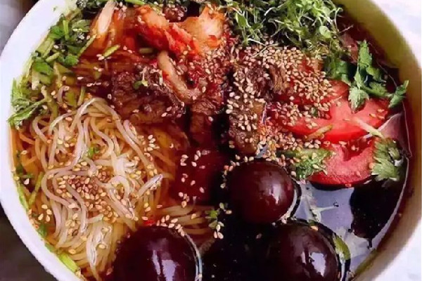 冷面煮好過水后放多久不坨 冷面煮好后泡著還是撈出來 冷面煮好過水后放多久不坨 冷面煮好后泡著還是撈出來