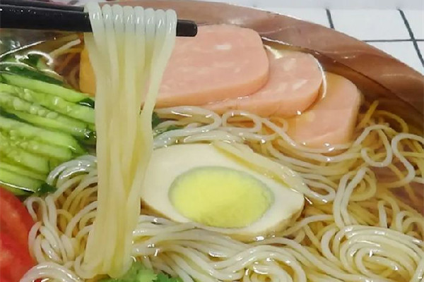 冷面有點(diǎn)發(fā)霉還能吃嗎 冷面怎么保存 冷面有點(diǎn)發(fā)霉還能吃嗎 冷面怎么保存