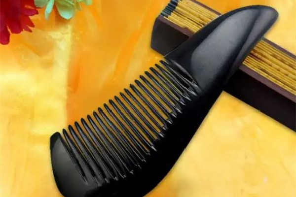 牛角梳買回來要不要處理一下 牛角梳怎么去除腥臭味 牛角梳買回來要不要處理一下 牛角梳怎么去除腥臭味
