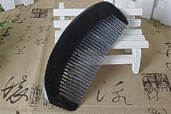 牛角梳會不會摔斷 牛角梳有裂紋屬于正?，F(xiàn)象嗎