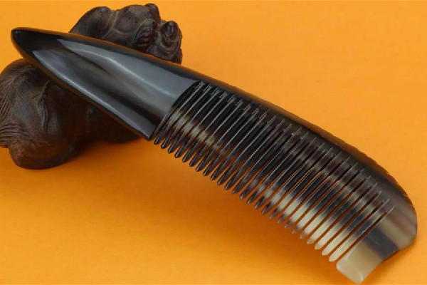 牛角梳會不會摔斷 牛角梳有裂紋屬于正?，F(xiàn)象嗎