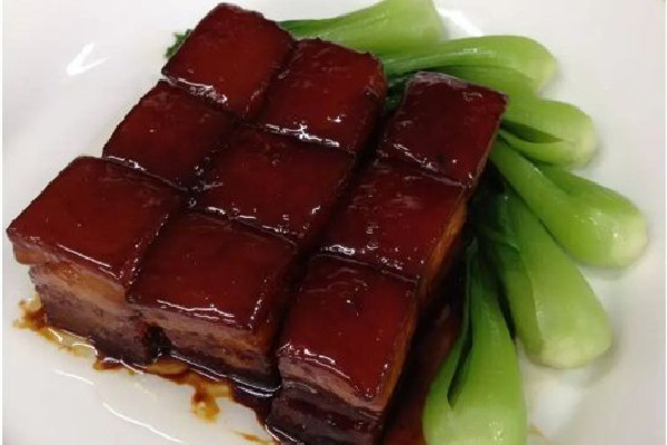 紅燒肉要煸油嗎 紅燒肉油太多了怎么辦 紅燒肉要煸油嗎 紅燒肉油太多了怎么辦