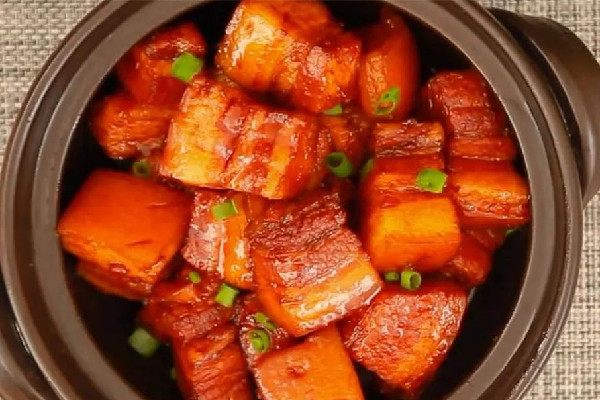 紅燒肉要放啤酒嗎 紅燒肉放啤酒還是黃酒好 紅燒肉要放啤酒嗎 紅燒肉放啤酒還是黃酒好