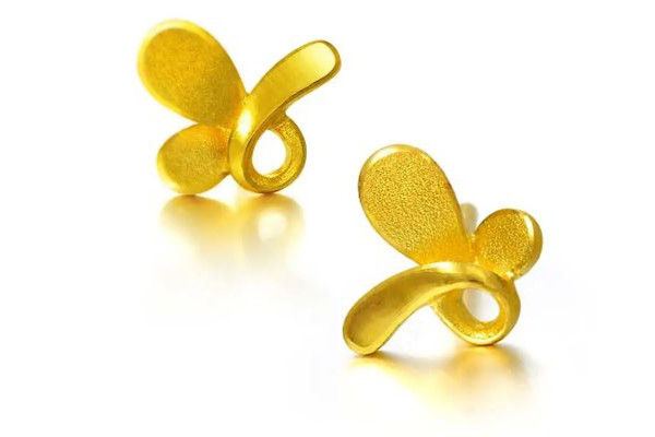 黃金耳釘要光面的還是磨砂的 黃金耳釘買(mǎi)什么牌子的好 黃金耳釘要光面的還是磨砂的 黃金耳釘買(mǎi)什么牌子的好