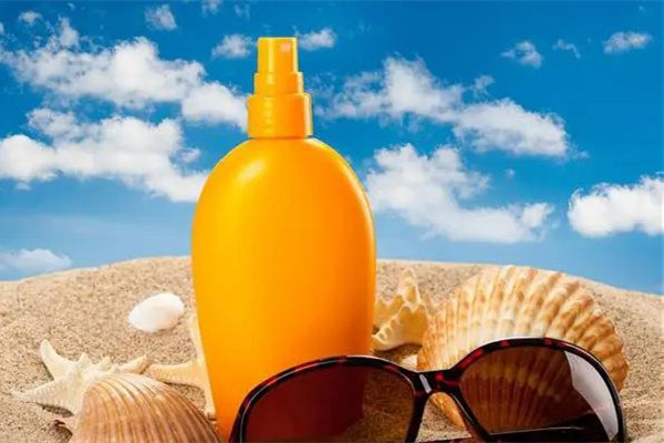 曬后變黑了怎樣才能白回來 曬后要不要敷面膜 曬后變黑了怎樣才能白回來 曬后要不要敷面膜