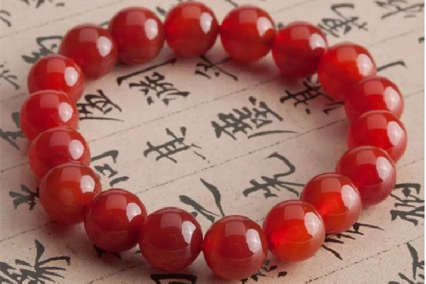 紅瑪瑙用紅繩還是黑繩 紅瑪瑙怎么搭配珠子 紅瑪瑙用紅繩還是黑繩 紅瑪瑙怎么搭配珠子