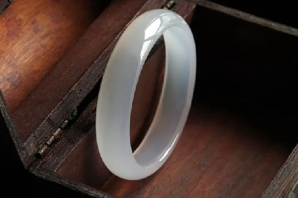 白玉髓要消磁嗎 白玉髓怎么消磁 白玉髓要消磁嗎 白玉髓怎么消磁