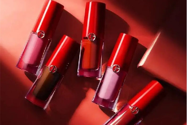 唇釉與口紅有什么分別 唇釉是啞光好還是霧面好 唇釉與口紅有什么分別 唇釉是啞光好還是霧面好