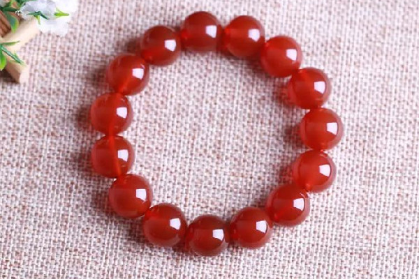 紅瑪瑙的寓意和象征 紅瑪瑙適合什么人戴 紅瑪瑙的寓意和象征 紅瑪瑙適合什么人戴