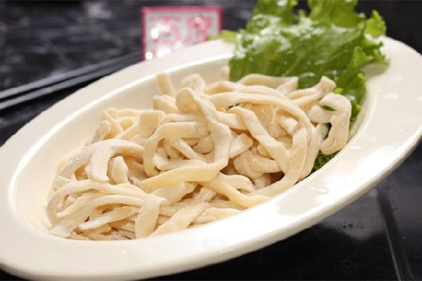 手搟面一斤面加多少水 手搟面水放多了怎么辦 手搟面一斤面加多少水 手搟面水放多了怎么辦