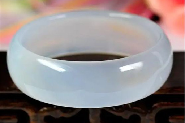 白玉髓真假的鑒別方法 白玉髓有收藏價(jià)值嗎 白玉髓真假的鑒別方法 白玉髓有收藏價(jià)值嗎