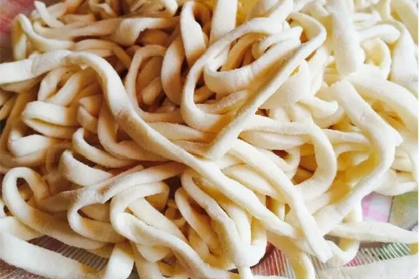 手搟面有酸味是壞了嗎 手搟面為什么要放堿面 手搟面有酸味是壞了嗎 手搟面為什么要放堿面