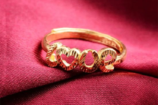 黃金戒指一般多少錢一個(gè) 黃金戒指按克買合適還是按件買合適 黃金戒指一般多少錢一個(gè) 黃金戒指按克買合適還是按件買合適