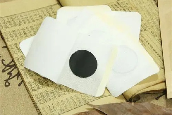 三伏貼會燙傷皮膚嗎 三伏貼貼上火辣辣的怎么回事 三伏貼會燙傷皮膚嗎 三伏貼貼上火辣辣的怎么回事