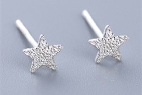 純銀耳釘多少錢算正常 純銀耳釘為什么那么便宜 純銀耳釘多少錢算正常 純銀耳釘為什么那么便宜
