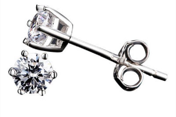 純銀耳釘怎么辨別真假 純銀耳釘有什么標(biāo)志 純銀耳釘怎么辨別真假 純銀耳釘有什么標(biāo)志