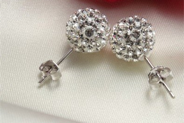 純銀耳釘要戴多久可以戴耳環(huán)了 純銀耳釘會氧化嗎 純銀耳釘要戴多久可以戴耳環(huán)了 純銀耳釘會氧化嗎