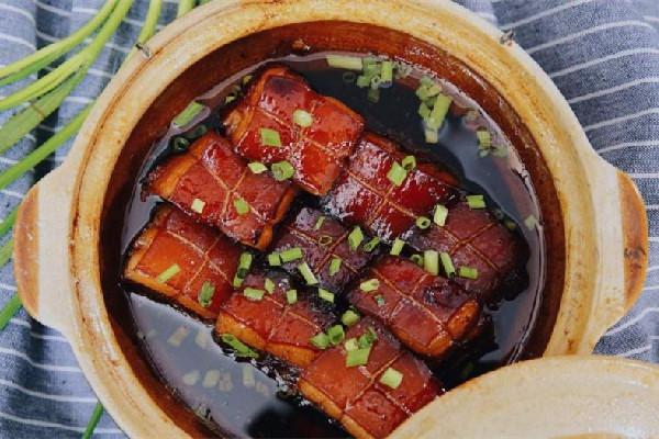 東坡肉用黃酒還是花雕酒 東坡肉要放哪些香料 東坡肉用黃酒還是花雕酒 東坡肉要放哪些香料