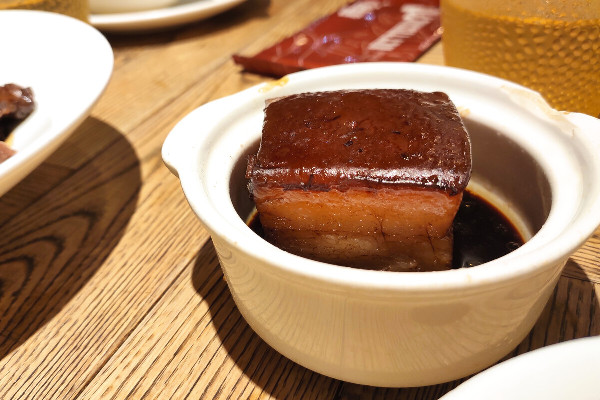 東坡肉用黃酒還是花雕酒 東坡肉要放哪些香料 東坡肉用黃酒還是花雕酒 東坡肉要放哪些香料