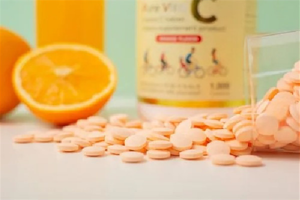維生素c可以治療口腔潰瘍嗎 維生素c適合什么年齡段的人吃 維生素c可以治療口腔潰瘍嗎 維生素c適合什么年齡段的人吃