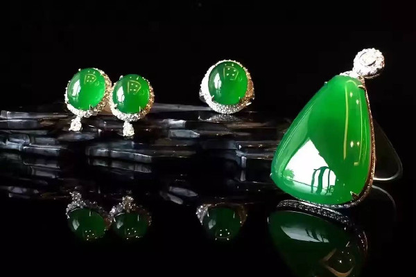 帝王綠翡翠顏色有深淺嗎 帝王綠翡翠顏色等級(jí) 帝王綠翡翠顏色有深淺嗎 帝王綠翡翠顏色等級(jí)